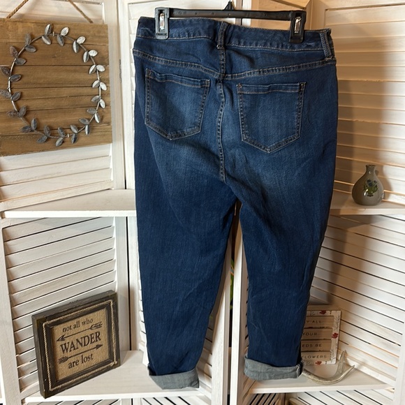 Torrid Girlfriend Skinny Jeans - Picture 6 of 8